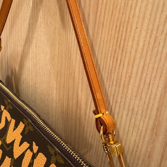 Authentic Louis Vuitton Pochette accessories bag limited edition graffiti - Picture 8 of 16